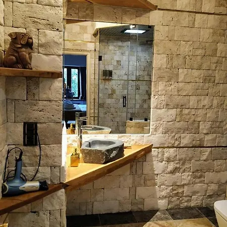 Arunda Luxury Boutique Guest house *